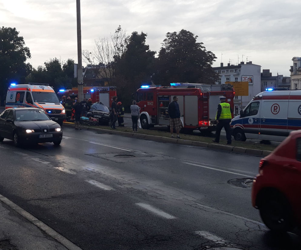 Dwa groźne wypadki w Bydgoszczy. Kobieta w ciąży trafiła do szpitala! [ZDJĘCIA]