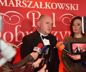 XIV Marszałkowski Bal Dobroczynny w CKK Jordanki. Zdjęcia ze środka. Efektowne kreacje VIP-ów