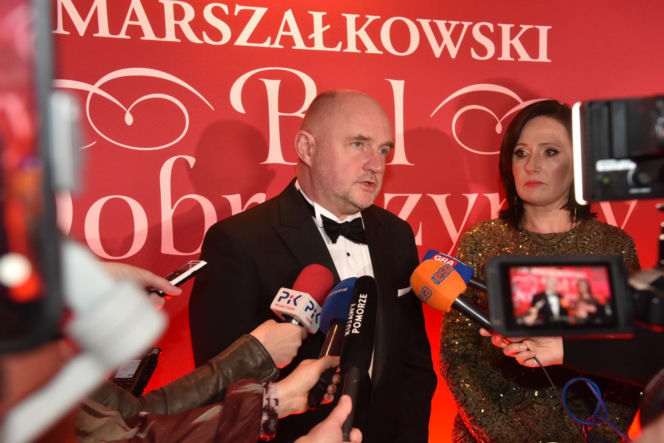 XIV Marszałkowski Bal Dobroczynny w CKK Jordanki. Zdjęcia ze środka. Efektowne kreacje VIP-ów