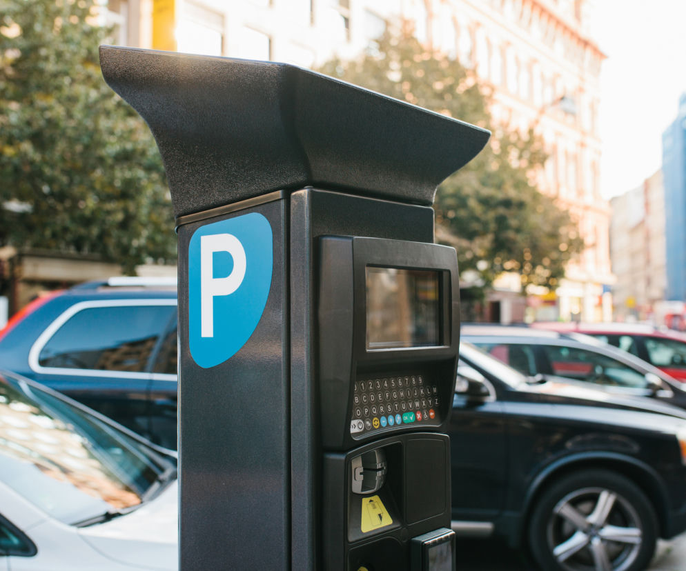 Zabytkowa kamienica w Poznaniu zniknęła, pojawił się... parkometr