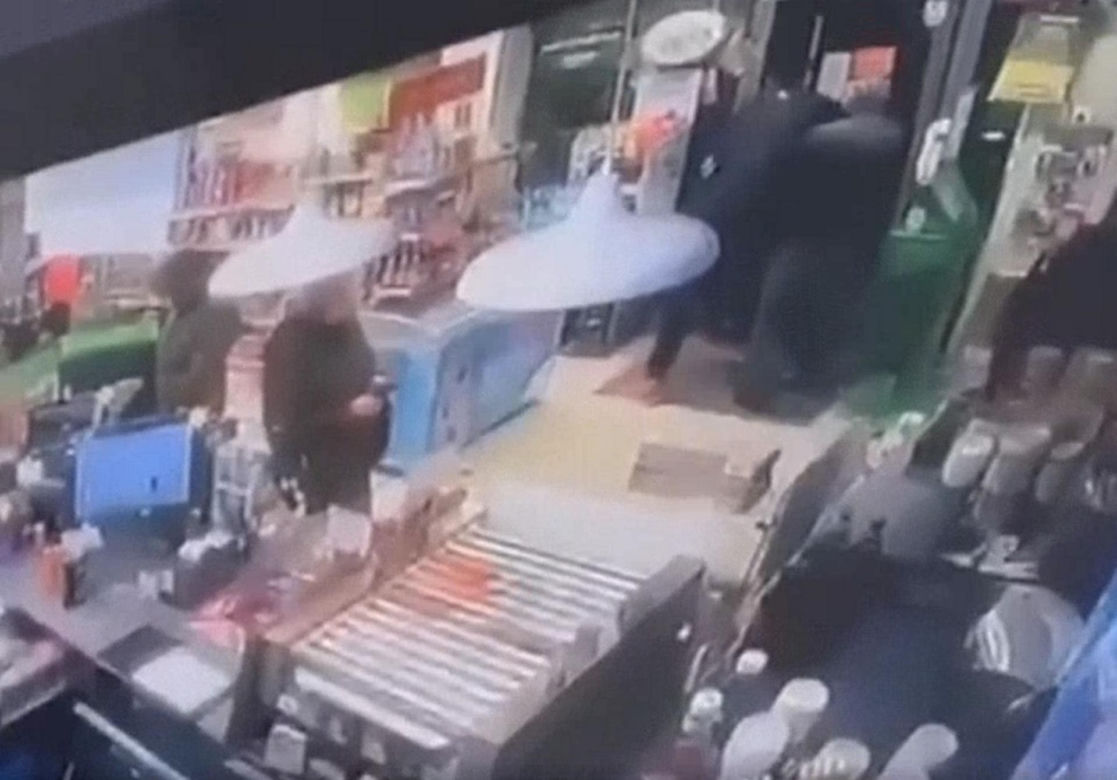 Chciał okraść sklep. 20-letnia Ola powaliła go na ziemię! Wszystko się nagrało [WIDEO]