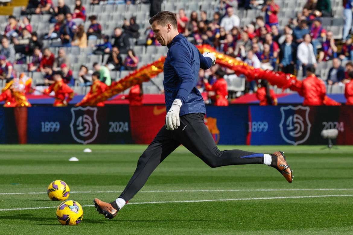 Barcelona - Deportivo: Zwieźli piłkarza na noszach po groźnym zderzeniu