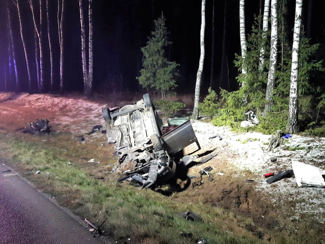 Zielone: Groźny wypadek na DK8. Zderzyły się osobówka z ciężarówką [ZDJĘCIA]