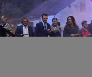 Ranczo 9 sezon odc. 117. Kusy (Paweł Królikowski) Lucy (Ilona Ostrowska), Fabian Duda (Piotr Ligienza), Klaudia (Marta Chodorowska)