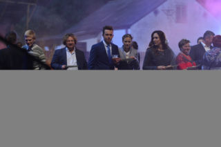 Ranczo 9 sezon odc. 117. Kusy (Paweł Królikowski) Lucy (Ilona Ostrowska), Fabian Duda (Piotr Ligienza), Klaudia (Marta Chodorowska)