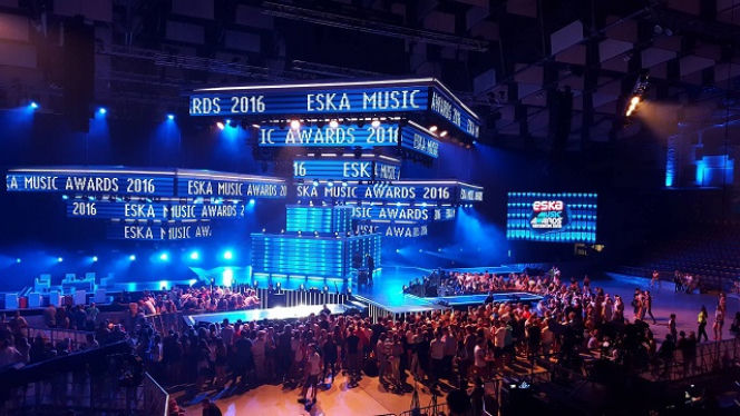 Publiczność pod sceną EMA 2016