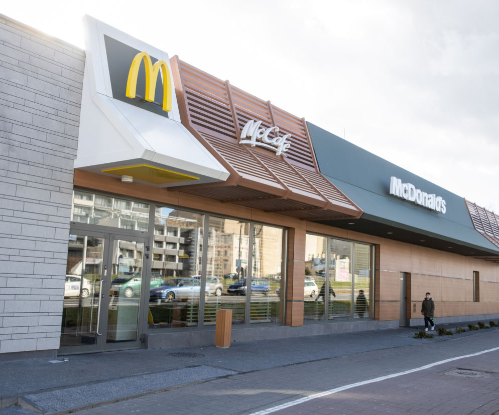 Potężny szturm i ogromne kolejki w warszawskich McDonaldsach. Wiemy, co się dzieje