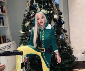 63-letnia Madonna w stroju elfa! Dekoruje swój apartament na święta