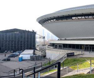 Scena Sylwestra z Dwójką TVP w trakcie budowy