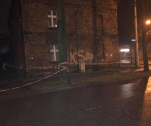 Katowice: 7 osób ewakuowano z kamienicy przy ul. Jankego. Zawalił się dach i odpadł fragment elewacji [ZDJĘCIA]