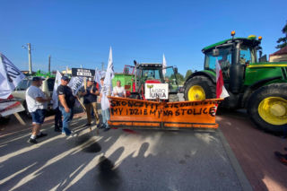 Protest rolników 20.07: BLOKADA DROGI TRWA - czego domaga się Agrounia?