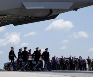Donald Trump żegnał poległych żołnierzy. Padły poruszające słowa do ich rodzin
