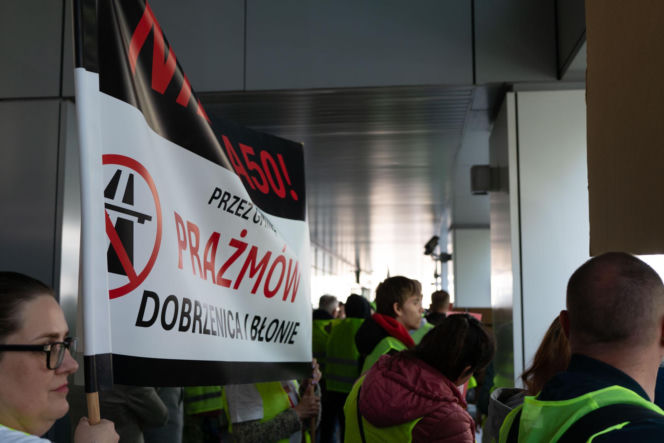 Dramat setek rodzin pod Warszawą! Nowa autostrada zburzy ich domy?! „Żyjemy na bombie”