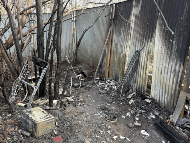 Dym nad centrum handlowym w Warszawie