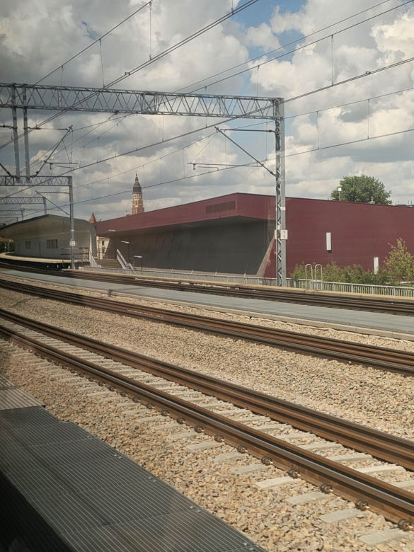 Miał być pociąg panoramiczny, przyjechał zwykły [GALERIA]
