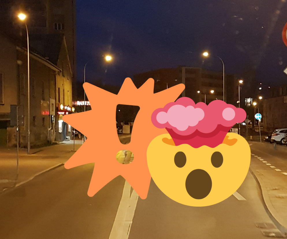 Halina, szybciej, bo wykupio!. Para pędzi na promocję? Bez maseczek, na wariata!