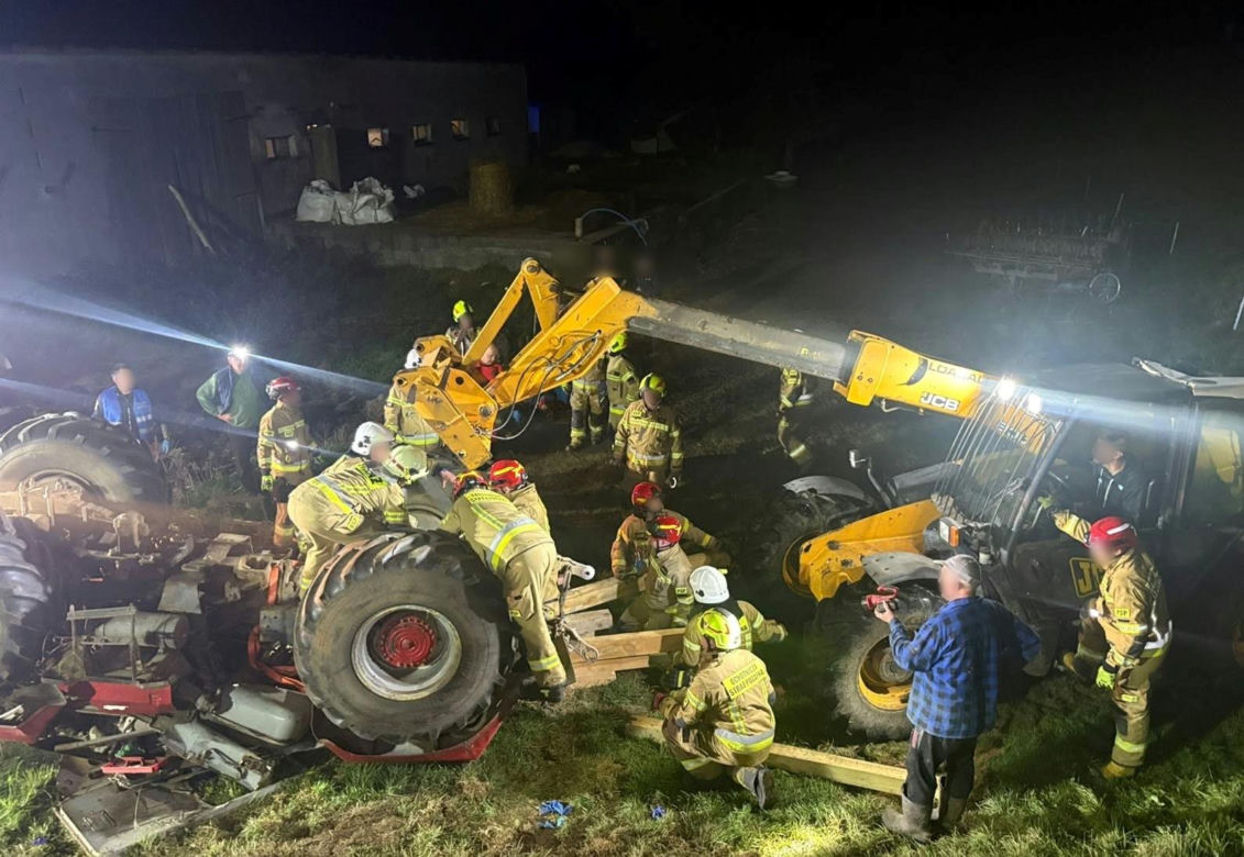 Ciągnik stoczył się z wału, dwie osoby nie żyją! Tragedia nad Wisłą