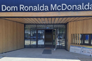 Otwarcie Domu Ronalda McDonalda w Warszawie. Rodzice chorych dzieci zamieszkają tu za darmo