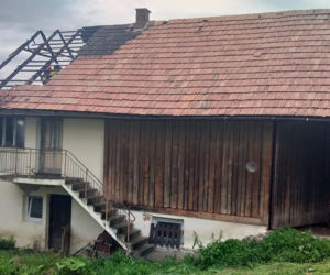 Gaboń. Piorun uderzył w dach budynku! Doszło do pożaru