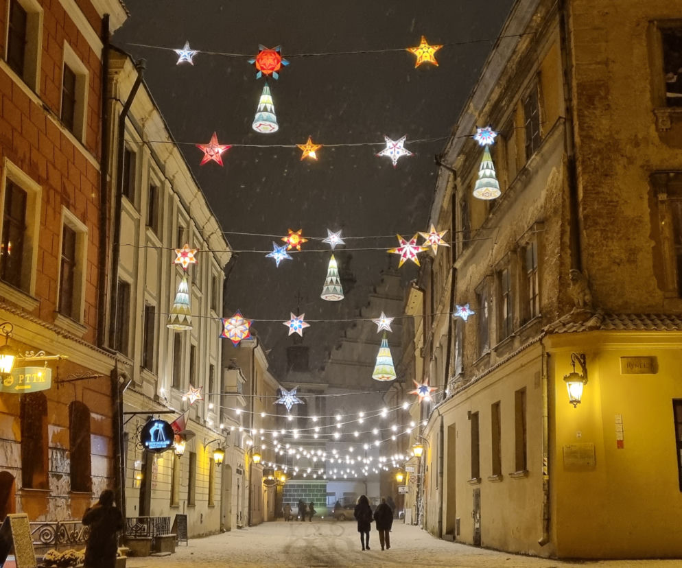 W Lublinie czuć klimat zbliżających się świąt. Iluminacje już świecą [GALERIA]