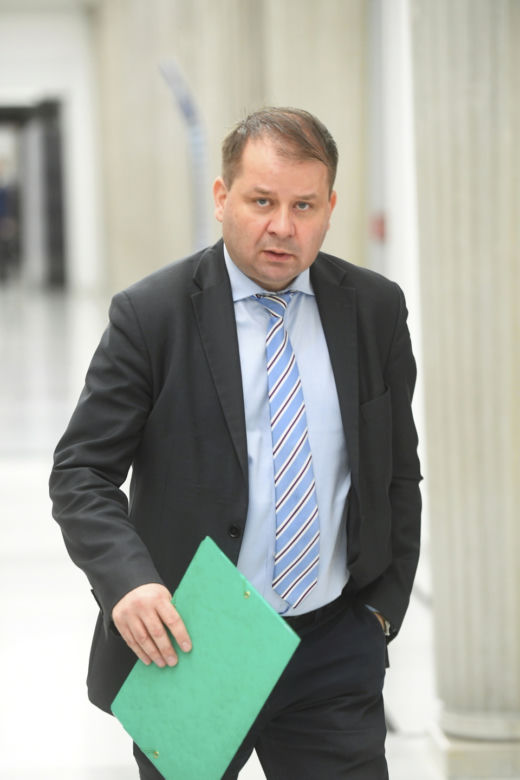 Kierowca Kaczyńskiego to milioner 