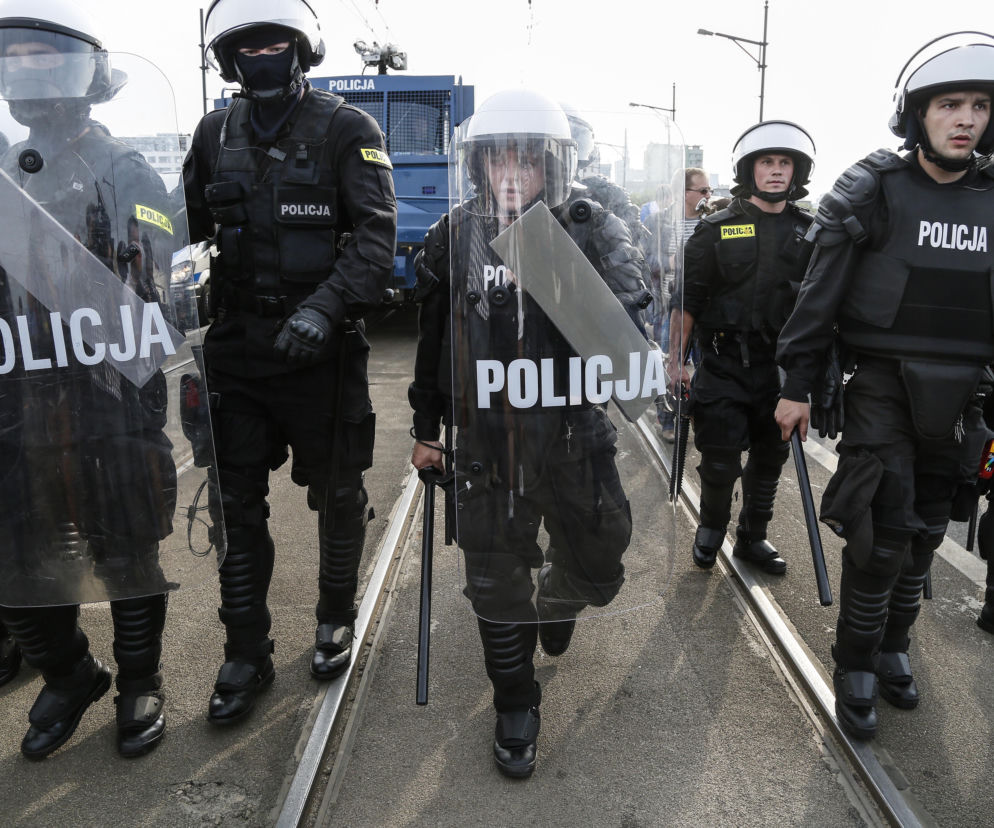 ZAMIESZKI KIBICÓW przed meczem POLSKA-ROSJA - ZDJĘCIA