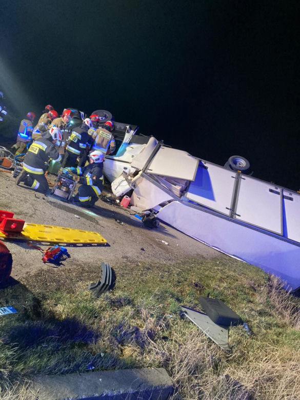 Ciężarówka zmiażdżona pod Płockiem! Do wypadku doprowadził 25-latek