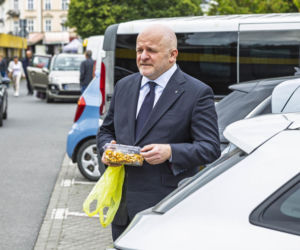 Paweł Kowal na targu