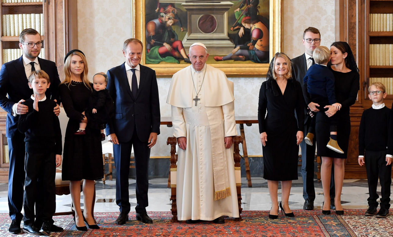 Zabrał wnuczkę do papieża