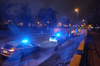 Warszawa: Autobus z pasażerami ZDERZYŁ SIĘ z osobówką! [GALERIA]