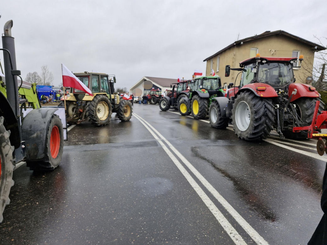 Rolnicy nie przepuścili chorego na serce dziennikarza przez blokadę