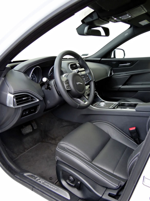 Jaguar XE 2.0 T R-Sport