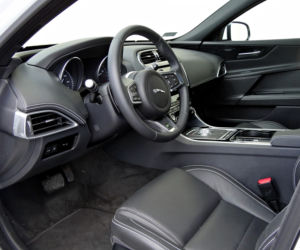 Jaguar XE 2.0 T R-Sport
