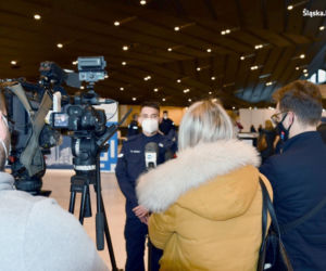 Na Śląsku rozpoczęły się szczepienia policjantów. Jak pierwszy zaszczepiony został komendant wojewódzki [ZDJĘCIA]