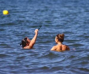 Edyta Herbuś na plaży