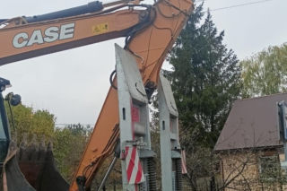 Wiózł koparkę i rwał linie energetyczne przez 10 kilometrów!
