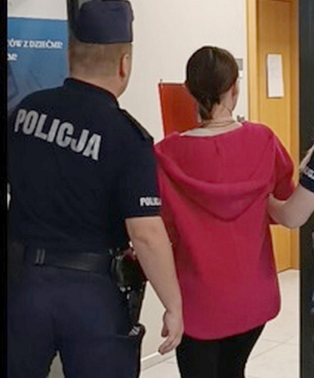 Wyrodna matka zgotowała Julce piekło. Latami wypalała jej kwasem rany na skórze!