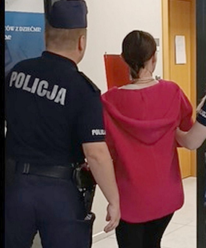 Wyrodna matka zgotowała Julce piekło. Latami wypalała jej kwasem rany na skórze!