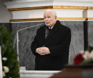 Jarosław Kaczyński na pogrzebie pierwszego naczelnego Gazety Polskiej