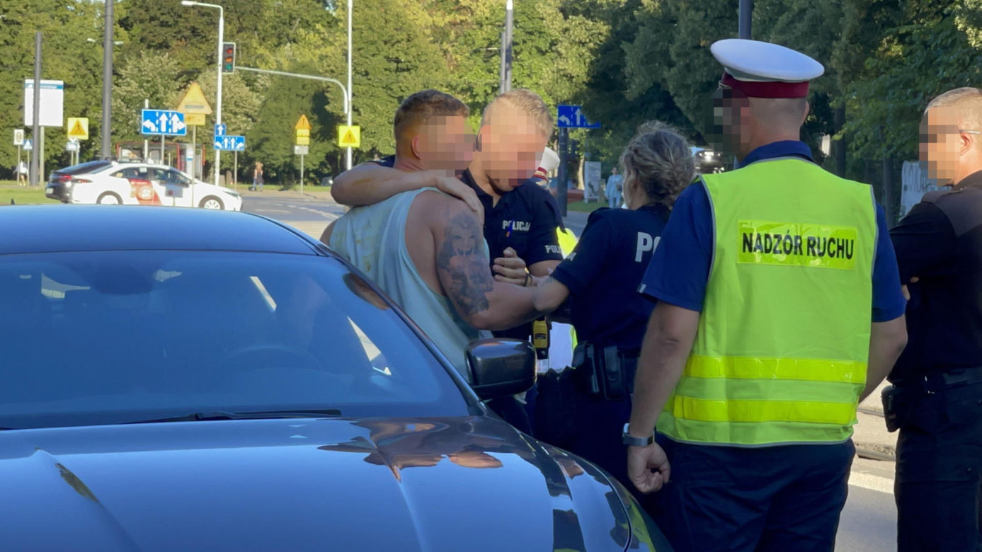 Policjantka spryskała policjanta gazem pieprzowym. Nieudolna interwencja w Śródmieściu