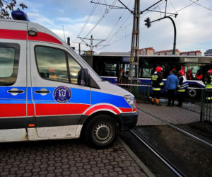 Dramatyczny wypadek w Krakowie. Tramwaj zderzył się z autobusem, są ranni