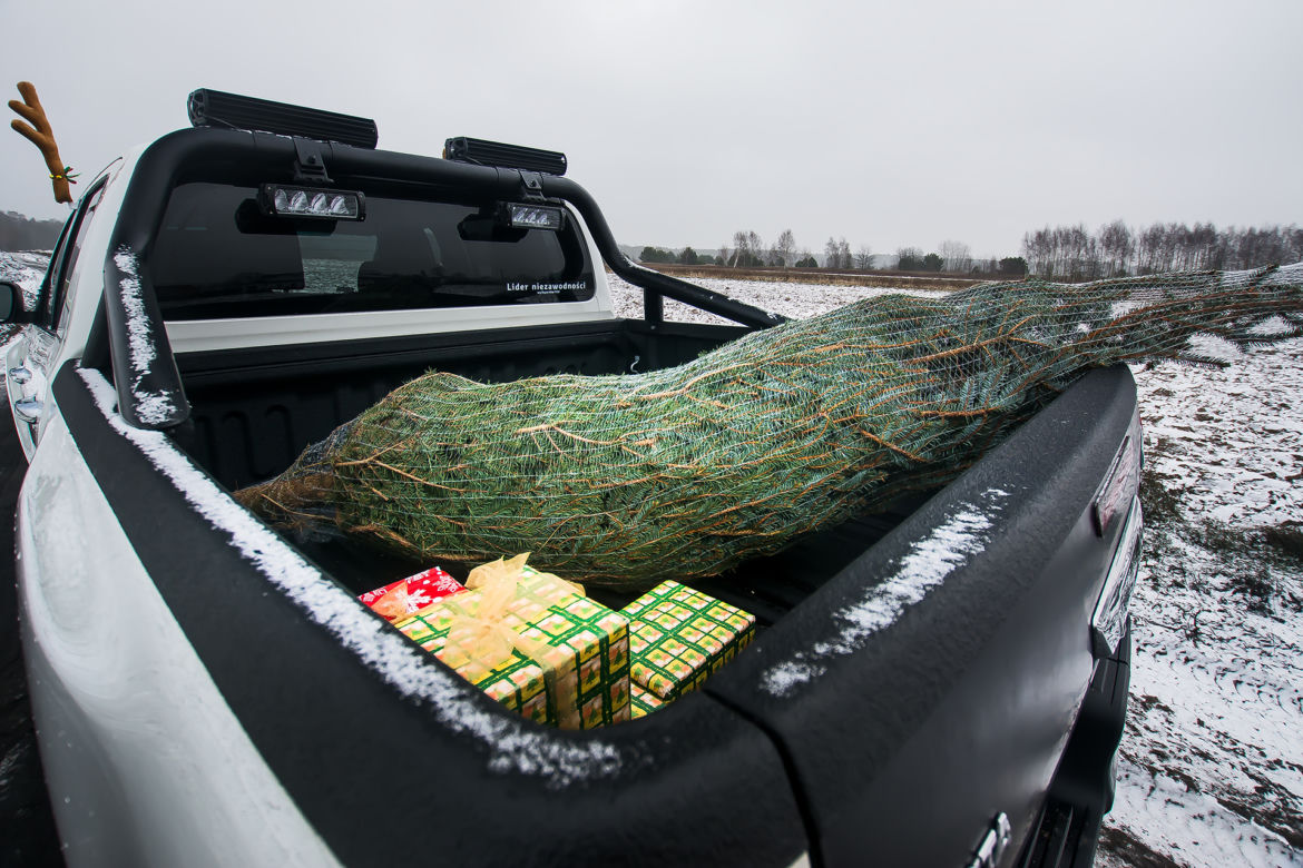 Toyota Hilux Selection 2.4 D-4D 4x4 - pomocnik Świętego Mikołaja
