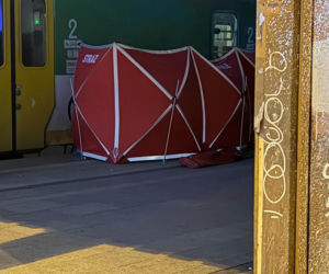 Młody mężczyzna wtargnął na tory, 21-latek nie żyje. Pociągi opóźnione nawet godzinę