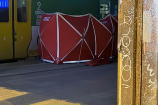 Młody mężczyzna wtargnął na tory, 21-latek nie żyje. Pociągi opóźnione nawet godzinę