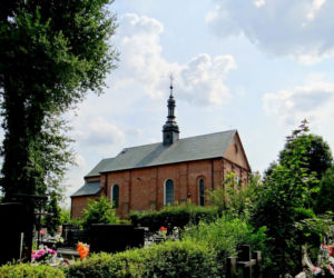 To jedno z najpiękniejszych miast w województwie łódzkim. Kiedyś było związane z Krakowem