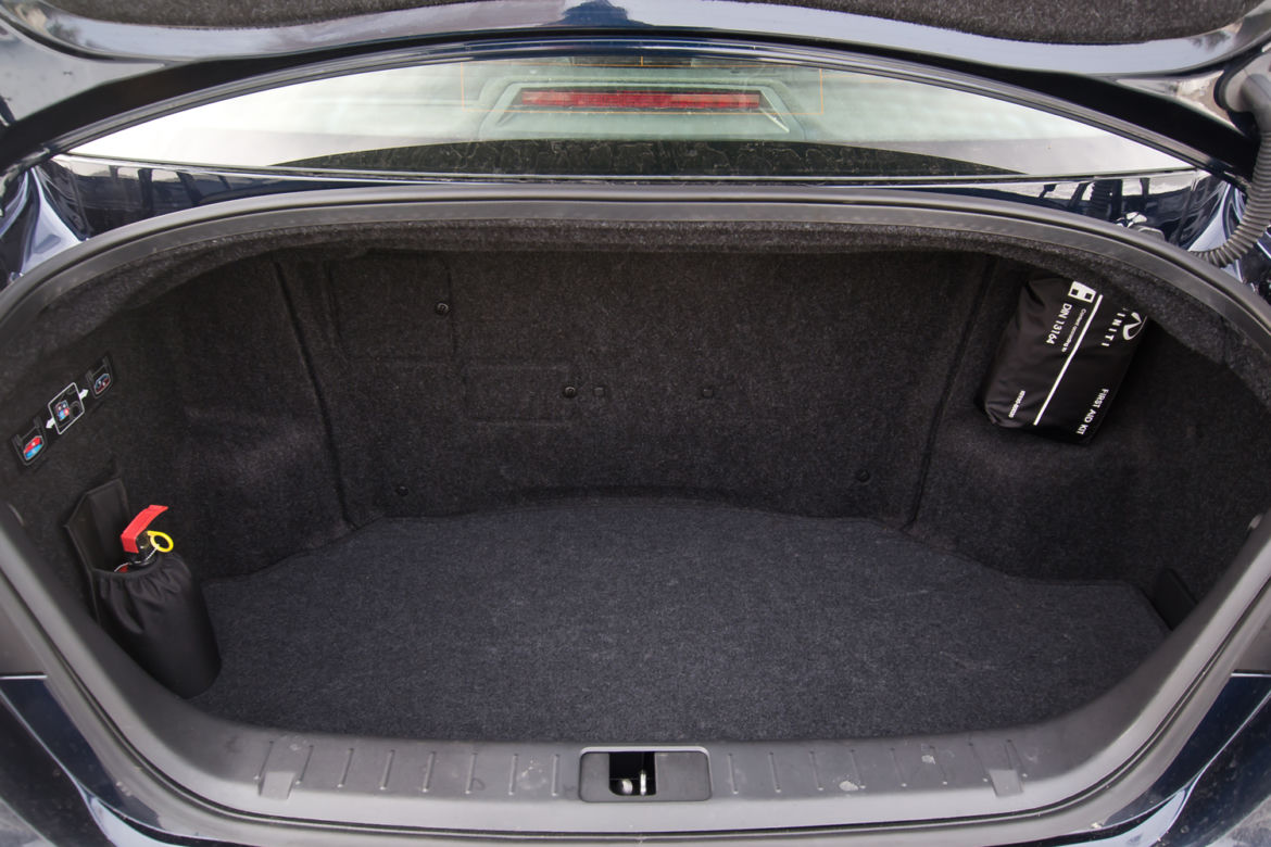 Infiniti Q70h Premium Tech