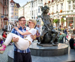 RODZINKA.pl 3, odc. 64. Natalia (Małgorzata Kożuchowska) i Ludwik (Tomasz Karolak) Boscy na wakacjach