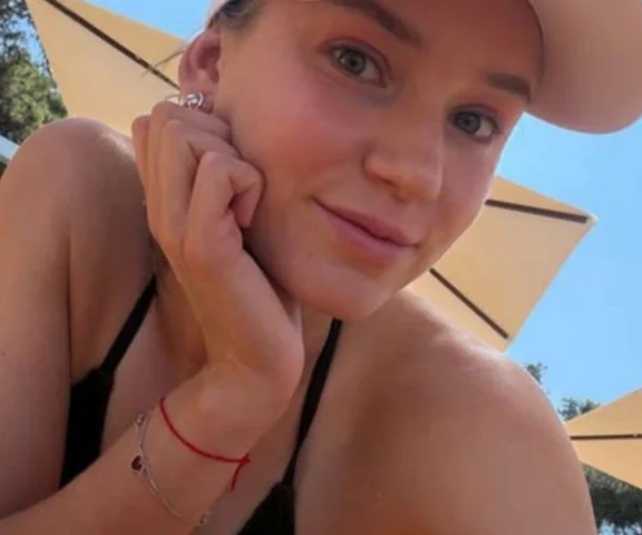 Jelena Rybakina pokazała się w bikini. Gorące fotki długonogiej rywalki Igi Świątek