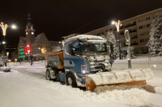 Polska sparaliżowana przez śnieg! Zamknięte drogi wojewódzkie, utrudnienia na S7 i kolei