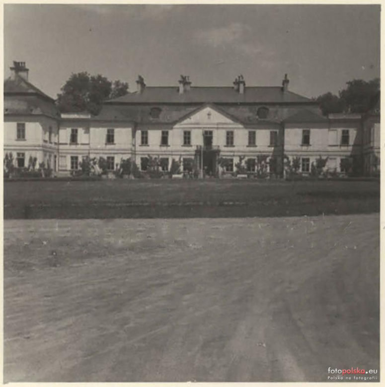 Zespół pałacowo-parkowy Klemensów-Park